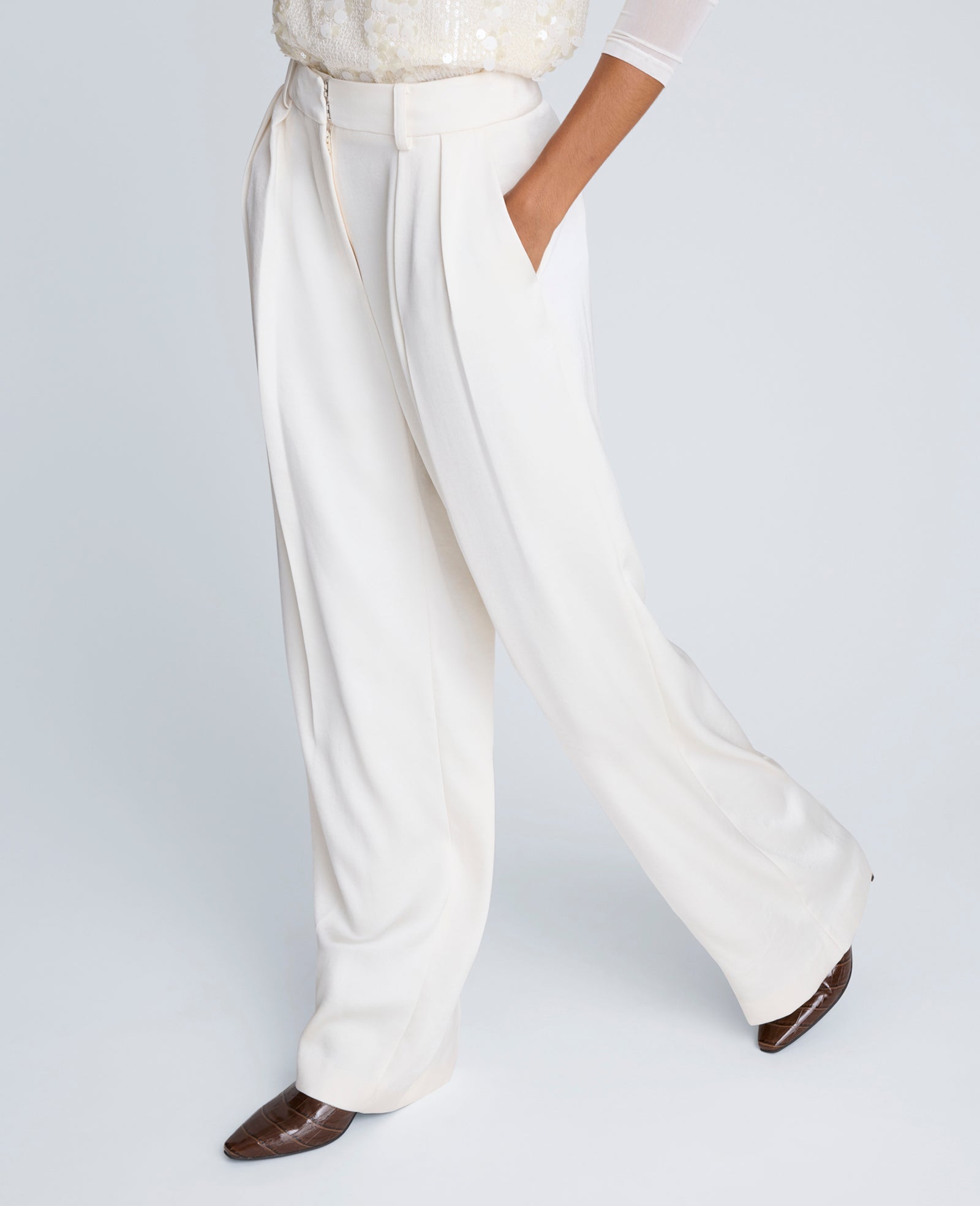 Pantalón de pinzas dobles y cintura alta