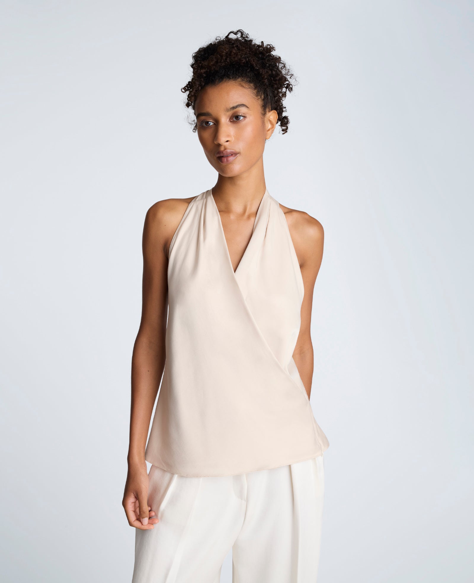 Blusa cruzada con cuello halter
